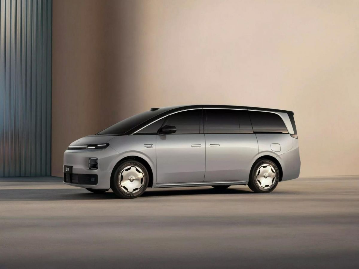 Πρεμιέρα για το νέο μίνιβαν Leapmotor D99 